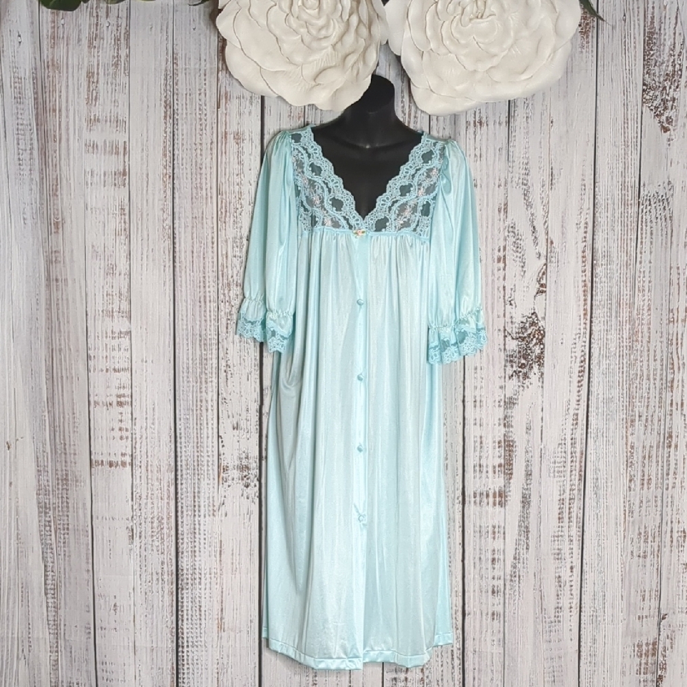 Elegant Lace Trim Light Blue Nightgown With A Pink Rosette And Floral Embroidery